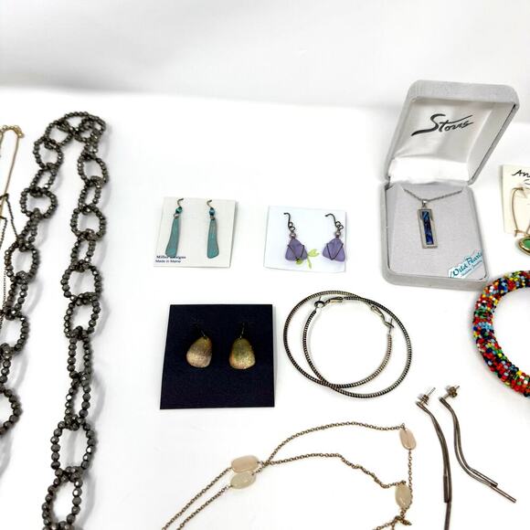 Mixed Jewelry Bundle 25+ Pieces – Necklaces, Bracelets, Earrings Boho, Eclectic - Picture 6 of 6